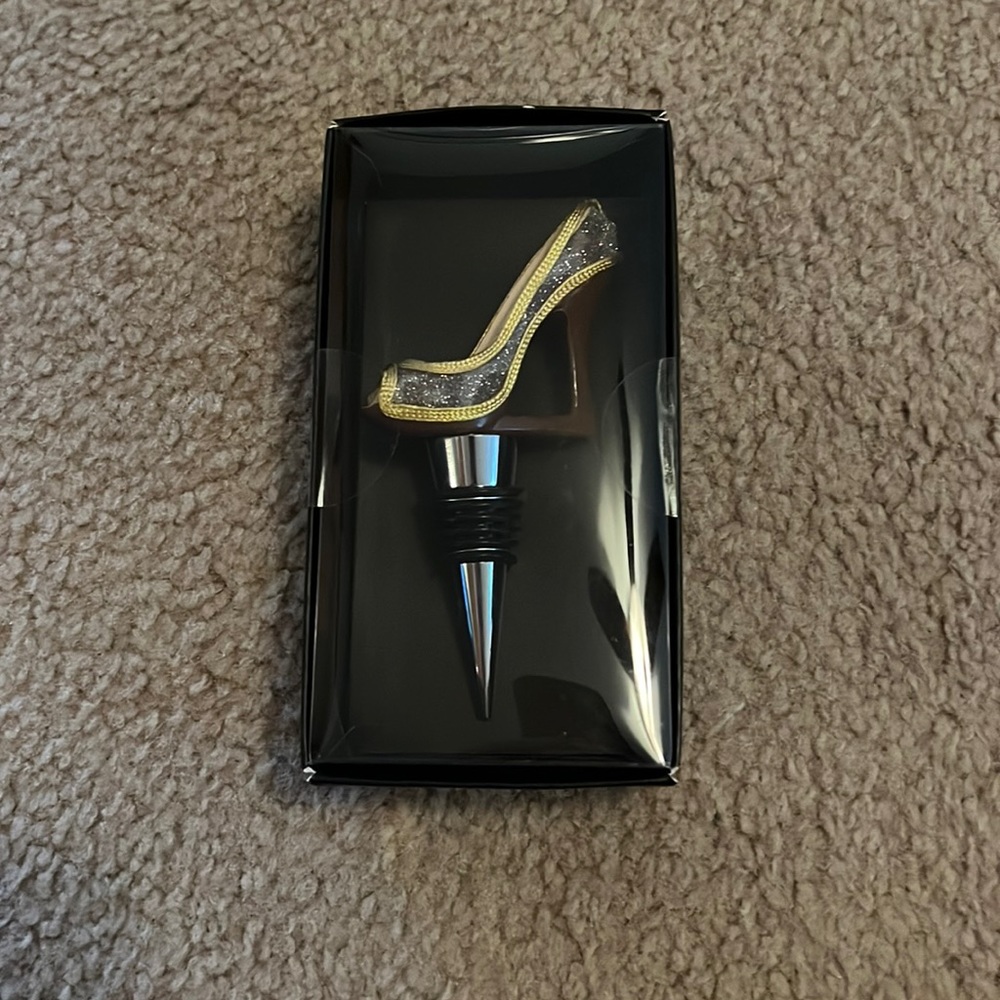 Bebe wine stopper